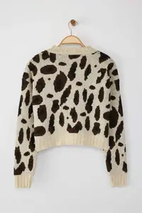 TRENDYOLMİLLA Stone Leopard Patterned Crop Soft textured Knitwear Cardigan - Image 7