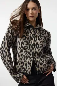 TRENDYOLMİLLA Brown Leopard Patterned Polo Shirt Collar Knitwear Cardigan