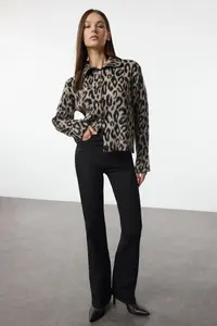 TRENDYOLMİLLA Brown Leopard Patterned Polo Shirt Collar Knitwear Cardigan - Image 2