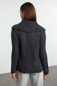 TRENDYOLMİLLA Anthracite Pocket Detail Knitwear Cardigan - Image 5