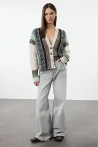 TRENDYOLMİLLA Ecru Wide Pattern Soft textured Patterned V-neck Knitwear Cardigan - Image 2