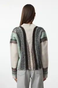 TRENDYOLMİLLA Ecru Wide Pattern Soft textured Patterned V-neck Knitwear Cardigan - Image 5
