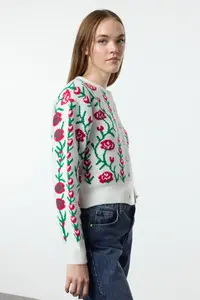 TRENDYOLMİLLA Ecru Soft textured Floral Knitwear Cardigan - Image 2