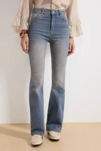 TRENDYOLMİLLA Dark Blue Pale Effect Vintage Regular Waist Less Flexible flared leg jeans - Image 3