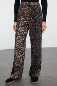 TRENDYOLMİLLA Brown Leopard Patterned Straigth/Plain Kesim Weaving Dress Pants - Image 5