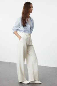 TRENDYOLMİLLA White Waist Detailed Straight/Plain Cut Weaving Dress Pants - Image 2