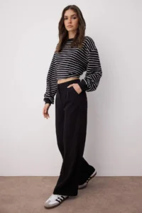 TRENDYOLMİLLA Black Pilili Wide Leg/Wide Leg Weaving Pants  Palazzo Pants - Image 2