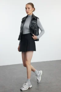 TRENDYOLMiLLA Black Pleated Mini Weaving Skirt Look Shorts - Image 3