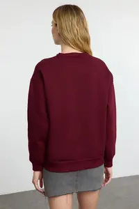 TRENDYOLMİLLA Burgundy Thick Oversized/Comfortable Cut Slogan Embroidered Knitting Sweatshirt with Fleece Inside - Image 5