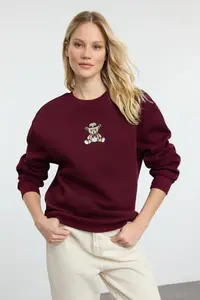 TRENDYOLMİLLA Burgundy Regular/Normal Pattern Embroidered Thick Knitting Sweatshirt