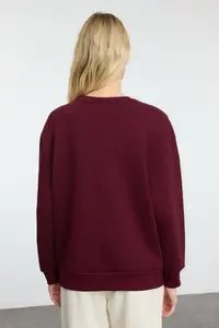 TRENDYOLMİLLA Burgundy Regular/Normal Pattern Embroidered Thick Knitting Sweatshirt - Image 5