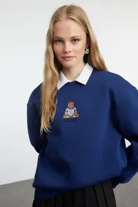 TRENDYOLMİLLA Navy Blue Regular/Normal Pattern Embroidered Thick Knitting Sweatshirt