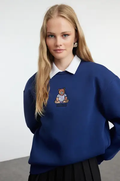 TRENDYOLMİLLA Navy Blue Regular/Normal Pattern Embroidered Thick Knitting Sweatshirt