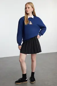 TRENDYOLMİLLA Navy Blue Regular/Normal Pattern Embroidered Thick Knitting Sweatshirt - Image 2