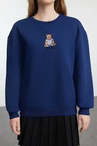 TRENDYOLMİLLA Navy Blue Regular/Normal Pattern Embroidered Thick Knitting Sweatshirt - Image 3