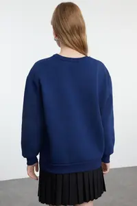 TRENDYOLMİLLA Navy Blue Regular/Normal Pattern Embroidered Thick Knitting Sweatshirt - Image 5
