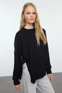 TRENDYOLMİLLA Black Oversized/Wide Cut slit Crew Neck Soft Touch Knitting Sweatshirt - Image 2
