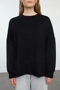 TRENDYOLMİLLA Black Oversized/Wide Cut slit Crew Neck Soft Touch Knitting Sweatshirt - Image 3