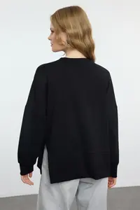 TRENDYOLMİLLA Black Oversized/Wide Cut slit Crew Neck Soft Touch Knitting Sweatshirt - Image 5