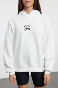 TRENDYOLMİLLA Ecru Oversized/Wide Pattern Embroidered Thick Fleece Inside Knitting Sweatshirt - Image 3