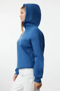 TRENDYOLMİLLA Saks Blue Oversized/Wide Pattern Embroidered Thick Fleece Inside Knitting Sweatshirt - Image 2