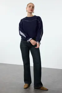 TRENDYOLMİLLA Navy Blue Weaving Detailed relaxed/Rahat Pattern Thick Fleece Lined Knitting Sweatshirt - Image 2