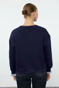 TRENDYOLMİLLA Navy Blue Weaving Detailed relaxed/Rahat Pattern Thick Fleece Lined Knitting Sweatshirt - Image 5