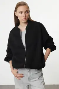 TRENDYOLMİLLA Black Zippered Oversized/Wide Pattern Thick Knitting Sweatshirt with Fleece Inside - Image 2