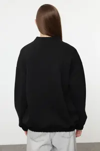 TRENDYOLMİLLA Black Zippered Oversized/Wide Pattern Thick Knitting Sweatshirt with Fleece Inside - Image 5