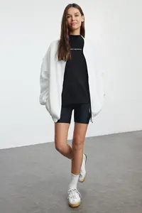 TRENDYOLMİLLA Ecru Zippered Oversized/Wide Pattern Thick Knitting Sweatshirt with Fleece Inside - Image 2