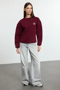 TRENDYOLMİLLA Burgundy Embroidered Regular/Normal Pattern Thick Fleece Inside Knitting Sweatshirt - Image 2
