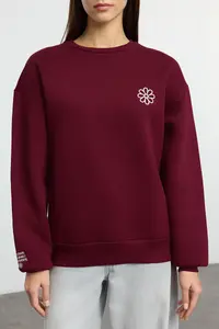 TRENDYOLMİLLA Burgundy Embroidered Regular/Normal Pattern Thick Fleece Inside Knitting Sweatshirt - Image 3