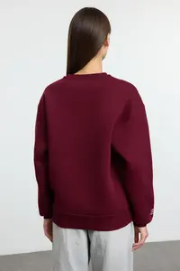 TRENDYOLMİLLA Burgundy Embroidered Regular/Normal Pattern Thick Fleece Inside Knitting Sweatshirt - Image 5
