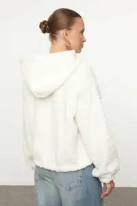 TRENDYOLMİLLA Ecru Plush Regular/Normal Pattern Hooded Zippered Thick Knitting Sweatshirt - Image 5