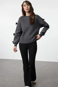 TRENDYOLMİLLA Anthracite Bow Detailed Oversized/Wide Pattern Thick Fleece Inside Knitting Sweatshirt - Image 2
