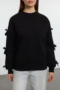 TRENDYOLMİLLA Black Bow Detailed Oversized/Wide Pattern Thick Fleece Inside Knitting Sweatshirt - Image 3