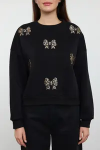 TRENDYOLMİLLA Black Regular/Normal Pattern Inside Fleece Leopard Detailed Ribbon Embroidered Knitting Sweatshirt - Image 3