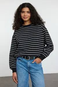 TRENDYOLMİLLA Black 2 Yarn Crew Neck Striped Regular Knitting Sweatshirt - Image 4
