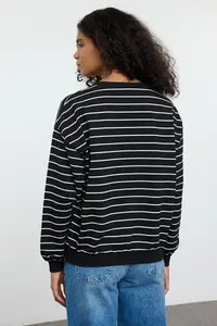 TRENDYOLMİLLA Black 2 Yarn Crew Neck Striped Regular Knitting Sweatshirt - Image 8