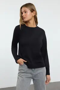 TRENDYOLMİLLA Black-White 2 Sets Paket Crew Neck Regular/Normal Cut Knitting T-Shirt - Image 11