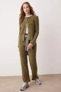 TRENDYOLMİLLA Khaki Soft textured Sweater-Pants Knitwear Top and Bottom Set - Image 3