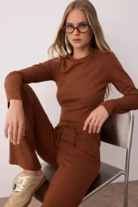 TRENDYOLMİLLA Wardrobe Essentials – Brown slim/Firmed Top and Bottom Set | - Image 2