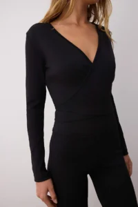 TRENDYOLMİLLA Black Double breasted Close-fitting Long Sleeve Flexible Knitting Top and Bottom Set - Image 4