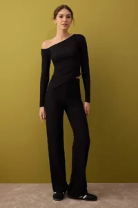 TRENDYOLMİLLA Black Asymmetric Collar Fitted Flexible Knitting Bottom - Top Set - Image 2