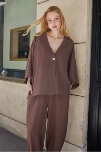 TRENDYOLMİLLA Brown Rahat Pattern V-neck Kimono Blouse Pants Weaving Bottom - Top Set - Image 3