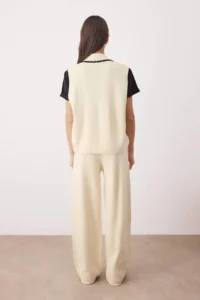 TRENDYOLMİLLA Ecru Vest-Pants Knitwear Bottom - Top Set - Image 4
