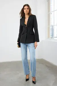 TRENDYOLMİLLA Black Fitted/Waist Fitting Weaving Blazer Jacket - Image 2