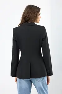 TRENDYOLMİLLA Black Fitted/Waist Fitting Weaving Blazer Jacket - Image 4