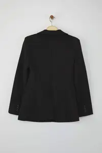 TRENDYOLMİLLA Black Fitted/Waist Fitting Weaving Blazer Jacket - Image 6