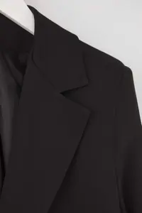 TRENDYOLMİLLA Black Aksesuar buttoned with pocket Fitted/Bele Oturan Weaving Blazer Jacket - Image 7